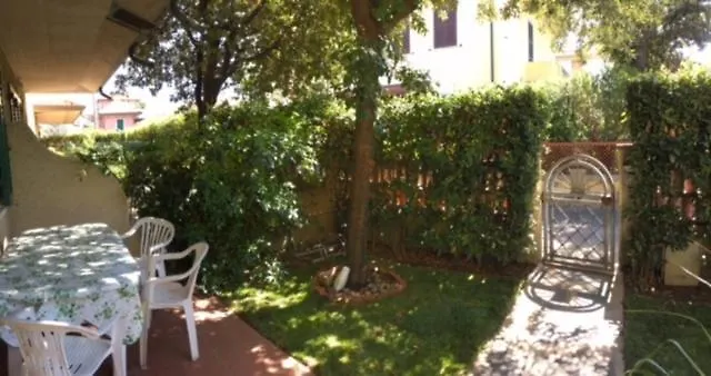 La Casetta Di Marina Di Massa 0*,